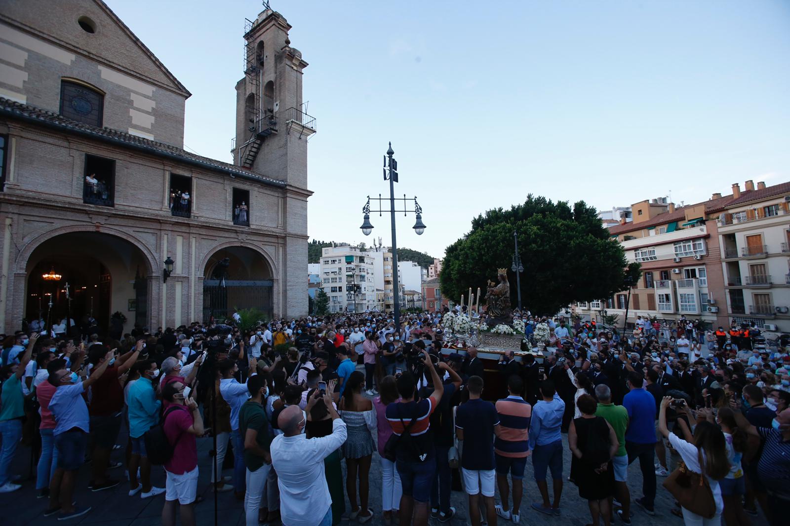 La Virgen de la Victoria se encierra en su santuario tras procesionar por las calles de Málaga