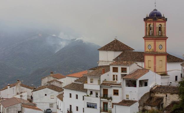 Desalojado por cinco guardias civiles: «Yo muero aquí con mis cabras»