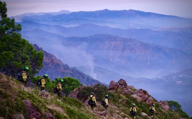 Un compañero del bombero fallecido en Sierra Bermeja: «Estamos rotos pero al pie del cañón»