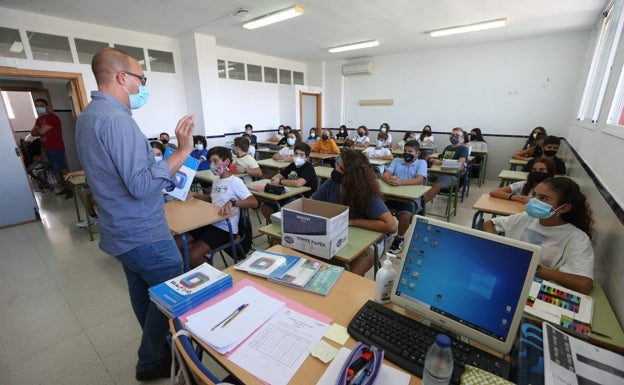 Un centenar de alumnos de La Cala, sin aula al inicio de curso por el retraso de unas prefabricadas