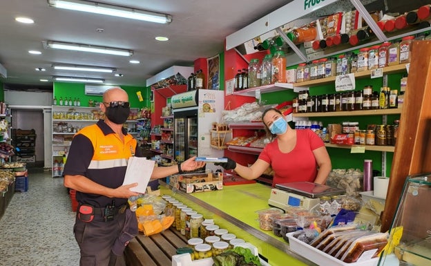 Rincón de la Victoria distribuye 75.000 mascarillas en los comercios