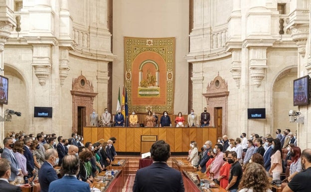 El incendio de Sierra Bermeja marca el debate en el inicio del nuevo curso parlamentario andaluz