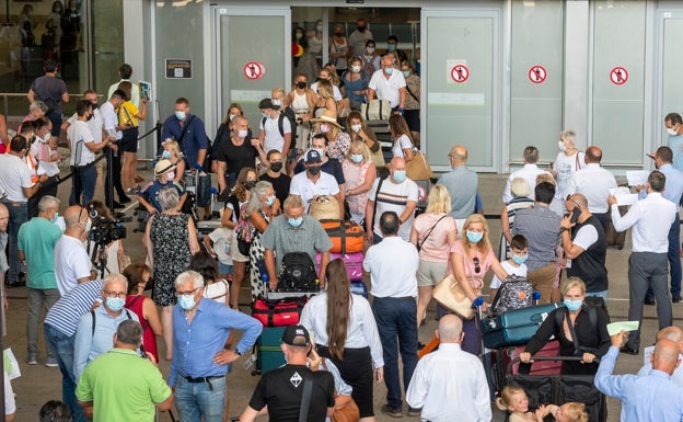 Reino Unido levantará las restricciones a los británicos vacunados para viajar España a partir del 4 de octubre