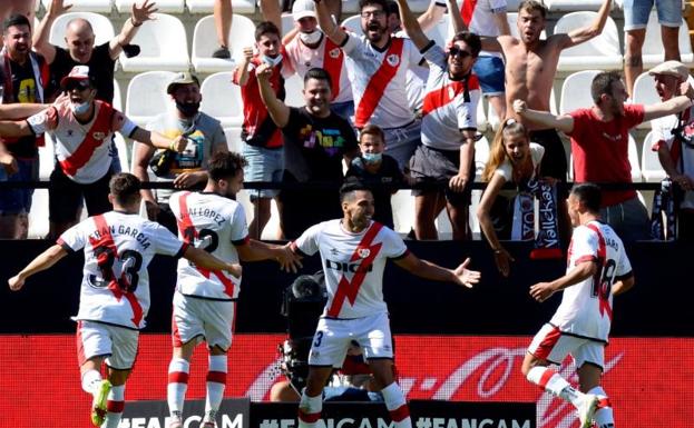 Vídeo: El Rayo deja muy tocado a Míchel y Falcao se estrena con gol