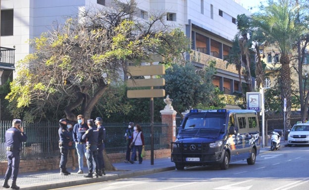 Denuncian que Interior no ha concedido una medalla al policía malagueño que murió por Covid tras volver de un servicio en Canarias