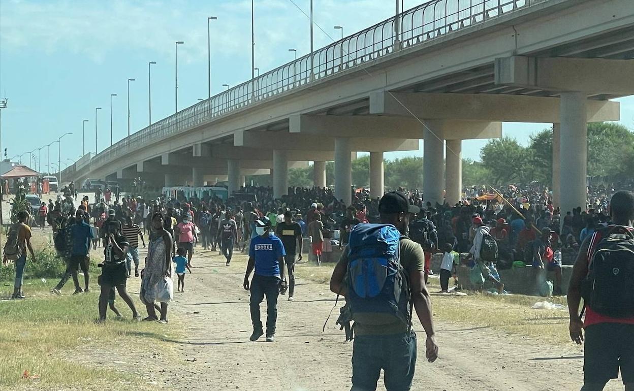 Unos 10 000 Migrantes En La Frontera Ponen A Biden Contra Las Cuerdas Diario Sur