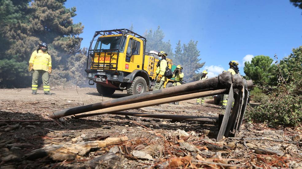 SUR recorre con el Infoca la zona arrasada por el incendio de Sierra Bermeja