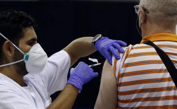 La tercera dosis evitará que cientos de vacunas caduquen en Málaga