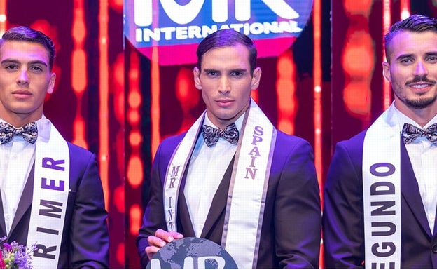 El rinconero Alexander Calvo gana el concurso 'Míster International Spain 2021'