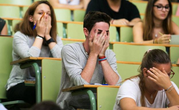 Este es el requisito de la Junta que ha dejado en fuera de juego a los estudiantes que solicitan una ayuda