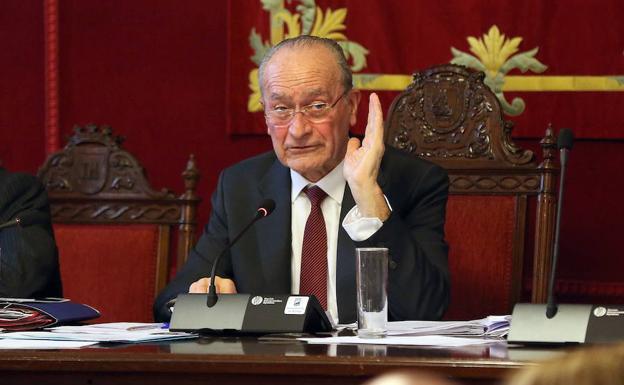 De la Torre destaca el descenso «muy potente y positivo» de la incidencia e insiste en la vacunación