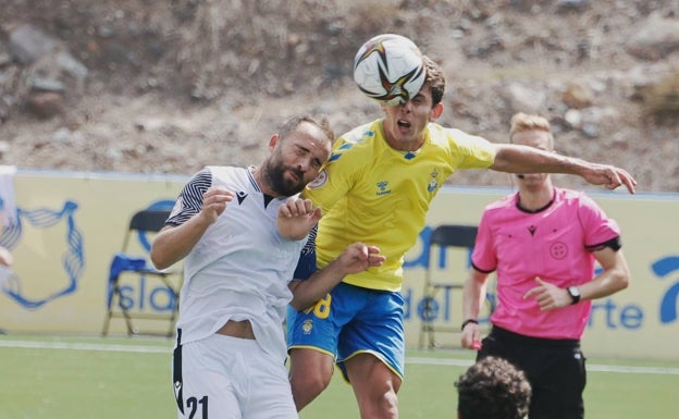 Una mala segunda parte condena al Vélez en Las Palmas