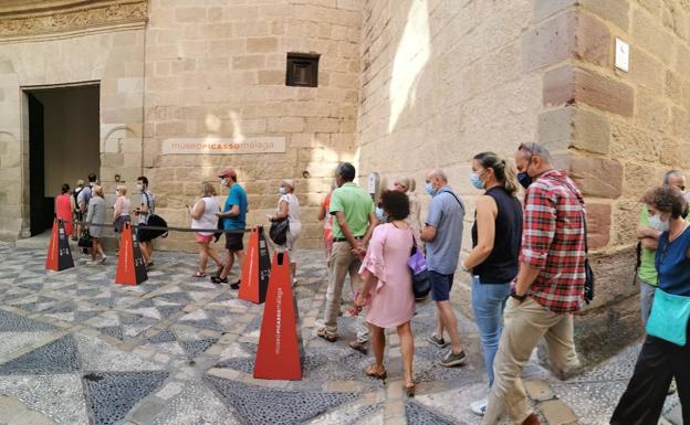 Colas en museos y monumentos de Málaga, con visitas gratis, para celebrar el Día Mundial del Turismo