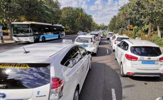 Los taxistas de Málaga desconvocan la protesta de mañana en el aeropuerto