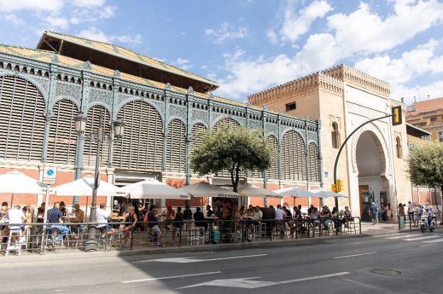 Bares que dan vida a los mercados de Málaga