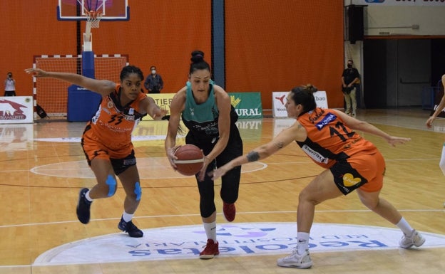 El Estepona sólo aguanta quince minutos en la cancha de uno de los favoritos al ascenso