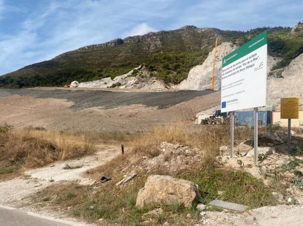 Denuncian irregularidades en los trabajos de restauración del vertedero del río de la Miel