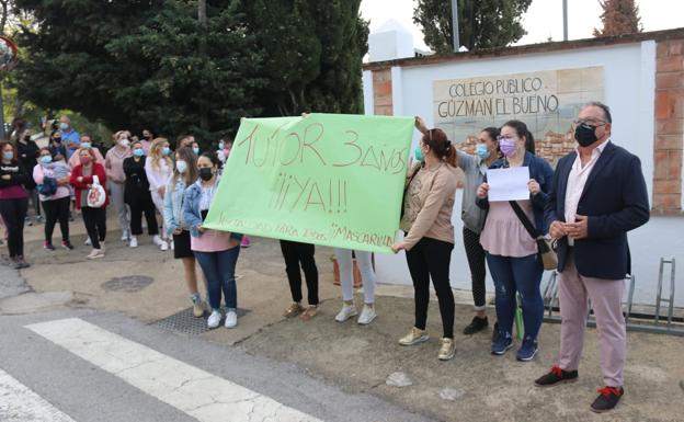 Padres de alumnos del colegio de Gaucín, contra un profesor por no usar mascarilla