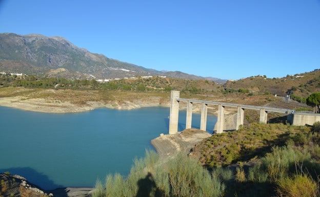 Ejecutan obras de emergencia para mejorar las presas de derivación y los túneles del embalse de La Viñuela