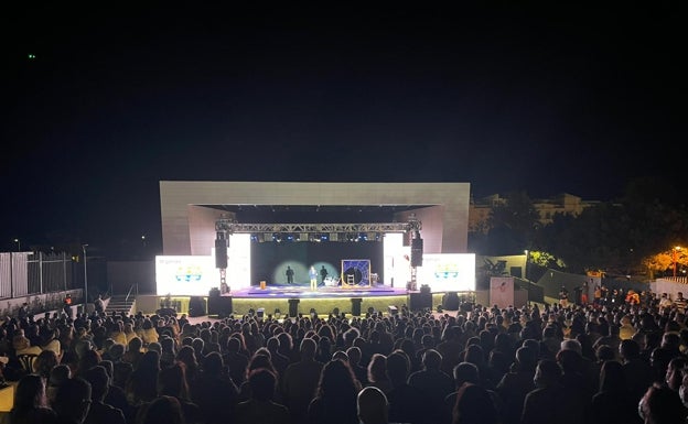 Rincón de la Victoria inaugura su primer auditorio al aire libre para un millar de espectadores