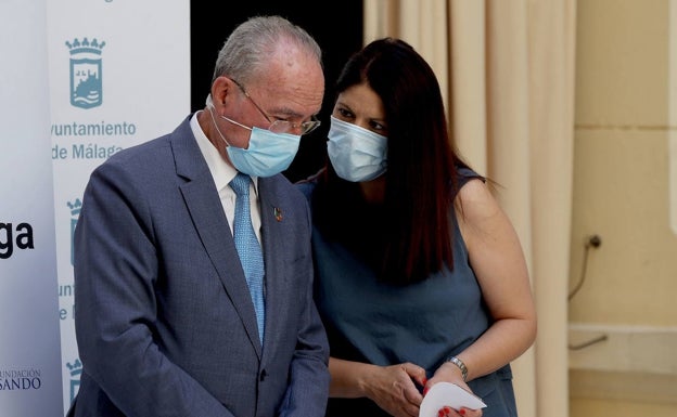 Noelia Losada se suma a la oposición en la crítica por el «derroche» del alcalde de Málaga en cargos de confianza