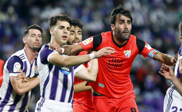 El Málaga aprende a sufrir fuera de casa