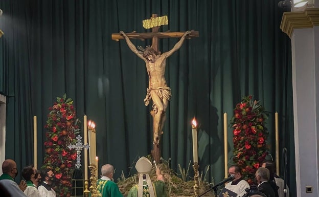 Ruiz Montes talla el nuevo Crucificado de la Vera+Cruz de Almogía