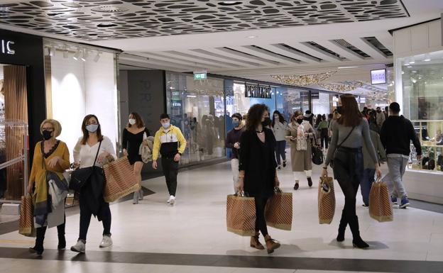 Un largo fin de semana con compras intermitentes en Málaga