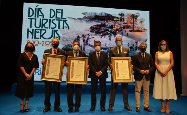 El exministro Ruiz-Gallardón y Luis Planas, nombrados Turistas de Honor de Nerja