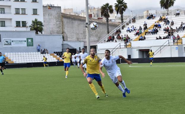 El Vélez se queda sin sus primeros puntos fuera de casa en el último suspiro