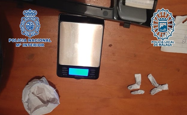 Detienen a un hombre de 60 años que vendía cocaína y heroína en su piso a través de la ventana en Dos Hermanas