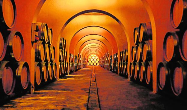 Ruta gastronómica por Alicante: del mítico fondillón al arroz a la leña