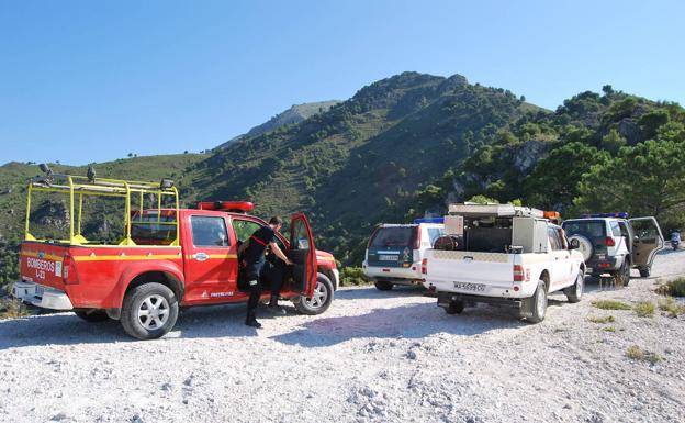 Rescatan en apenas dos días a un herido y a tres personas perdidas en la montaña en Málaga