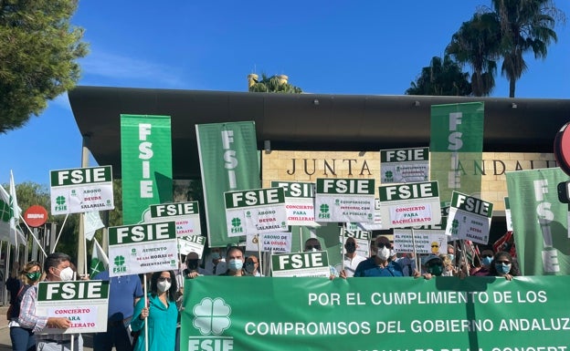 Concentración de la enseñanza concertada por lo que consideran incumplimientos de la Junta