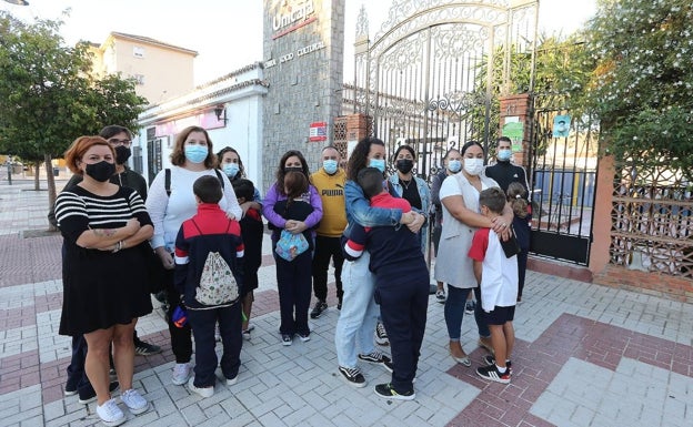 Padres no llevan a sus hijos a clase en protesta por los modos de un profesor con un alumno