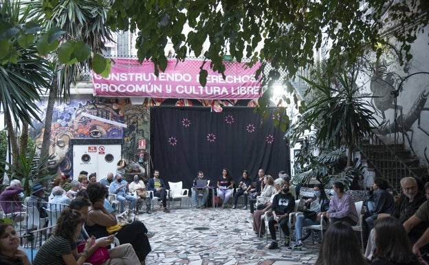 La Casa Invisible responde al Ayuntamiento: «Vamos a defenderla llenándola de actividades»