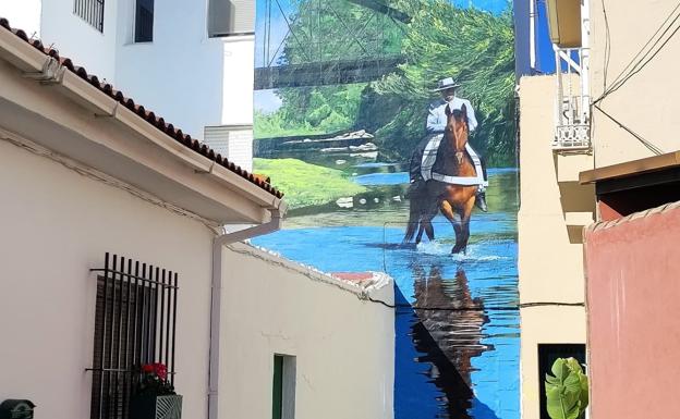 ¿Qué representa el nuevo mural del artista urbano Nesui SRC en Cártama?