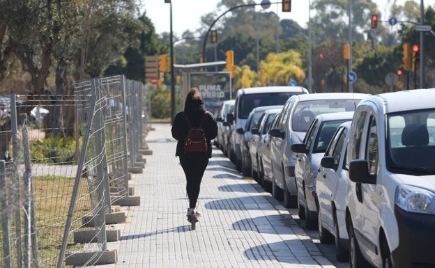 La DGT pide más vigilancia para sacar a patinetes y bicis de las aceras