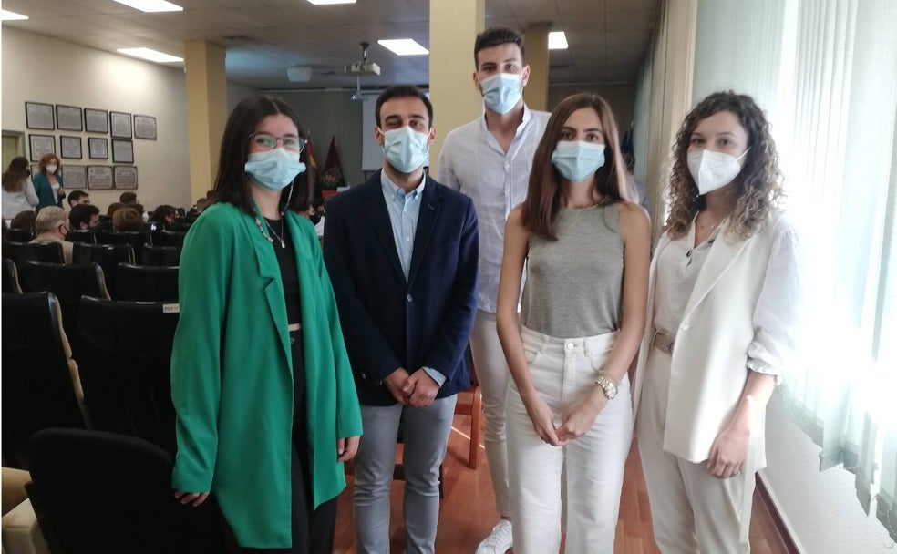 Empresarios en busca de empleados excelentes en Málaga