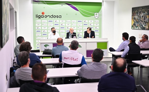 El Unicaja celebra una reunión «histórica» con los clubes de baloncesto de la provincia