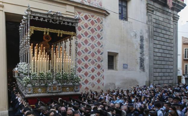 Dolores de San Juan: La Virgen salió por primera vez con una banda en su trono