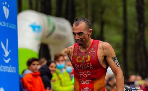 Rubén Ruzafa, bronce en el Mundial ITU de triatlón cross en Cáceres