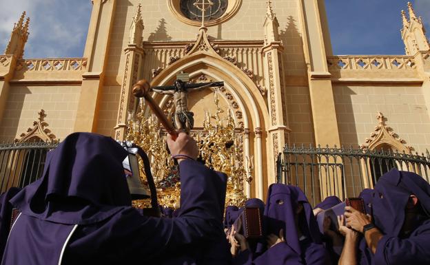 Salud: Un Cristo trinitario en el barrio de El Perchel