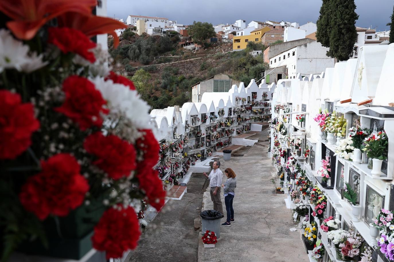 Los malagueños vuelven a los cementerios el Día de Todos los Santos