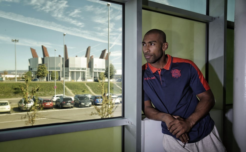 «En Málaga fui feliz y disfruté del baloncesto; no me importaría volver»