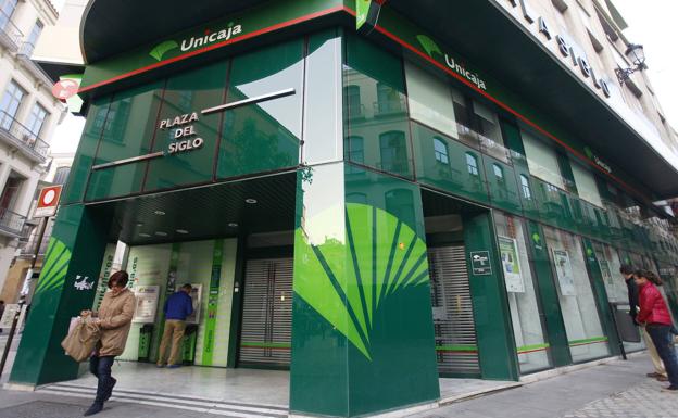 Unicaja Banco perfila su ERE: siete reuniones para llegar a un acuerdo en menos de un mes