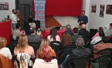 José Antonio Gómez comienza a explicar su proyecto a las bases socialistas