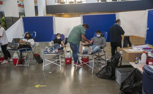 Los universitarios acuden a la llamada para donar sangre