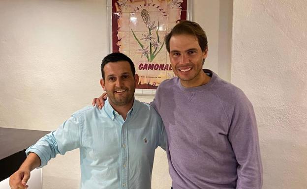 Rafa Nadal se recupera de su lesión del pie jugando al golf en La Zagaleta