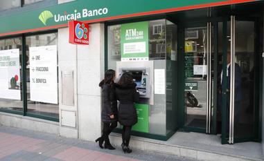 La negociación del ERE de Unicaja se estanca y deja en el aire el futuro de 1.500 trabajadores